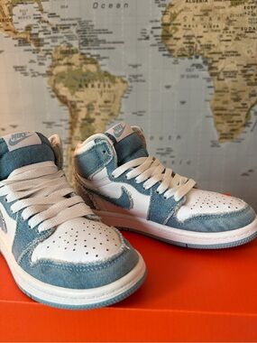 Nike Kids High-Top Sneakers White and Light Blue Denim sz 1Y